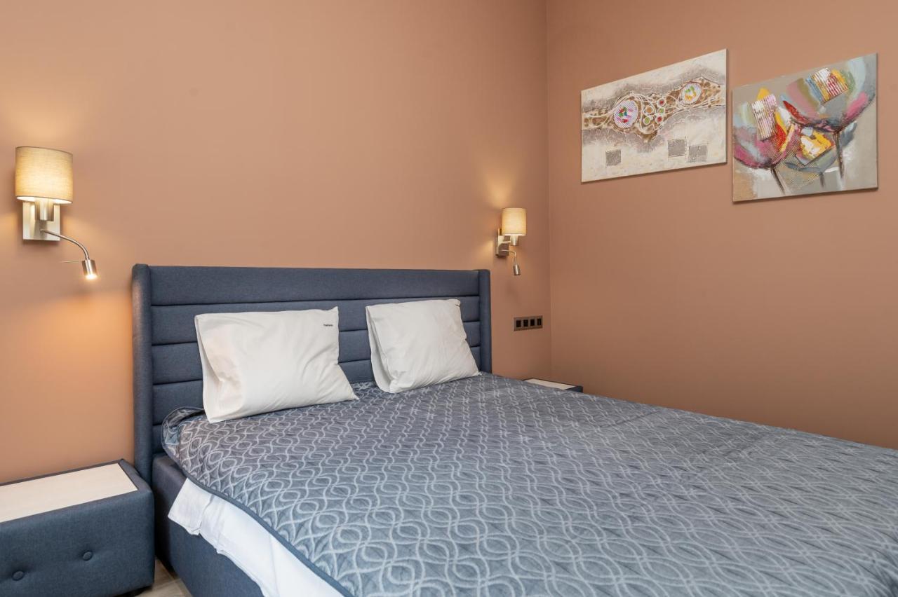 ~Angels ~ Two-Bedroom Deluxe Flat in City Centre Sofia Buitenkant foto