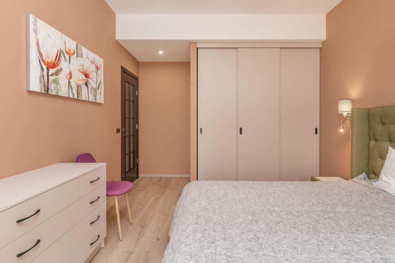 ~Angels ~ Two-Bedroom Deluxe Flat in City Centre Sofia Buitenkant foto