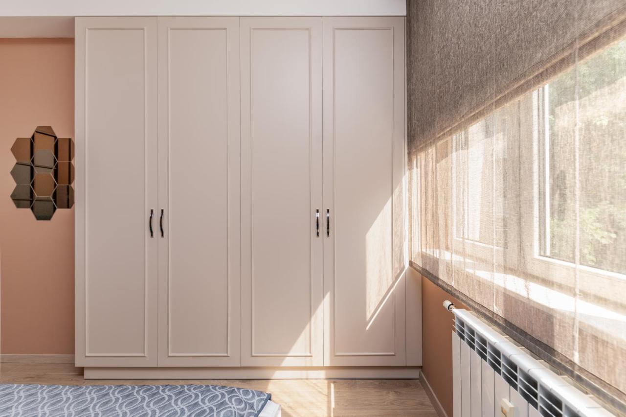 ~Angels ~ Two-Bedroom Deluxe Flat in City Centre Sofia Buitenkant foto
